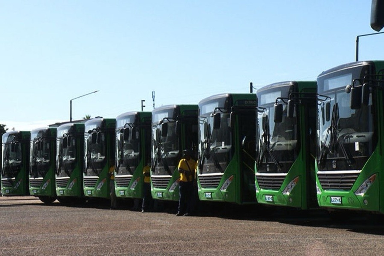 Governo moçambicamo entrega primeiros 100 autocarros dos 300 aos municípios no próximo mês