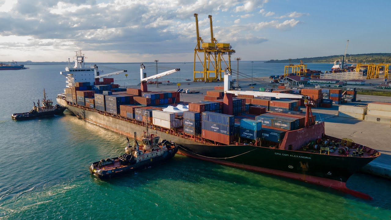 Alfândegas travam 25 mil toneladas de arroz no porto de Nacala