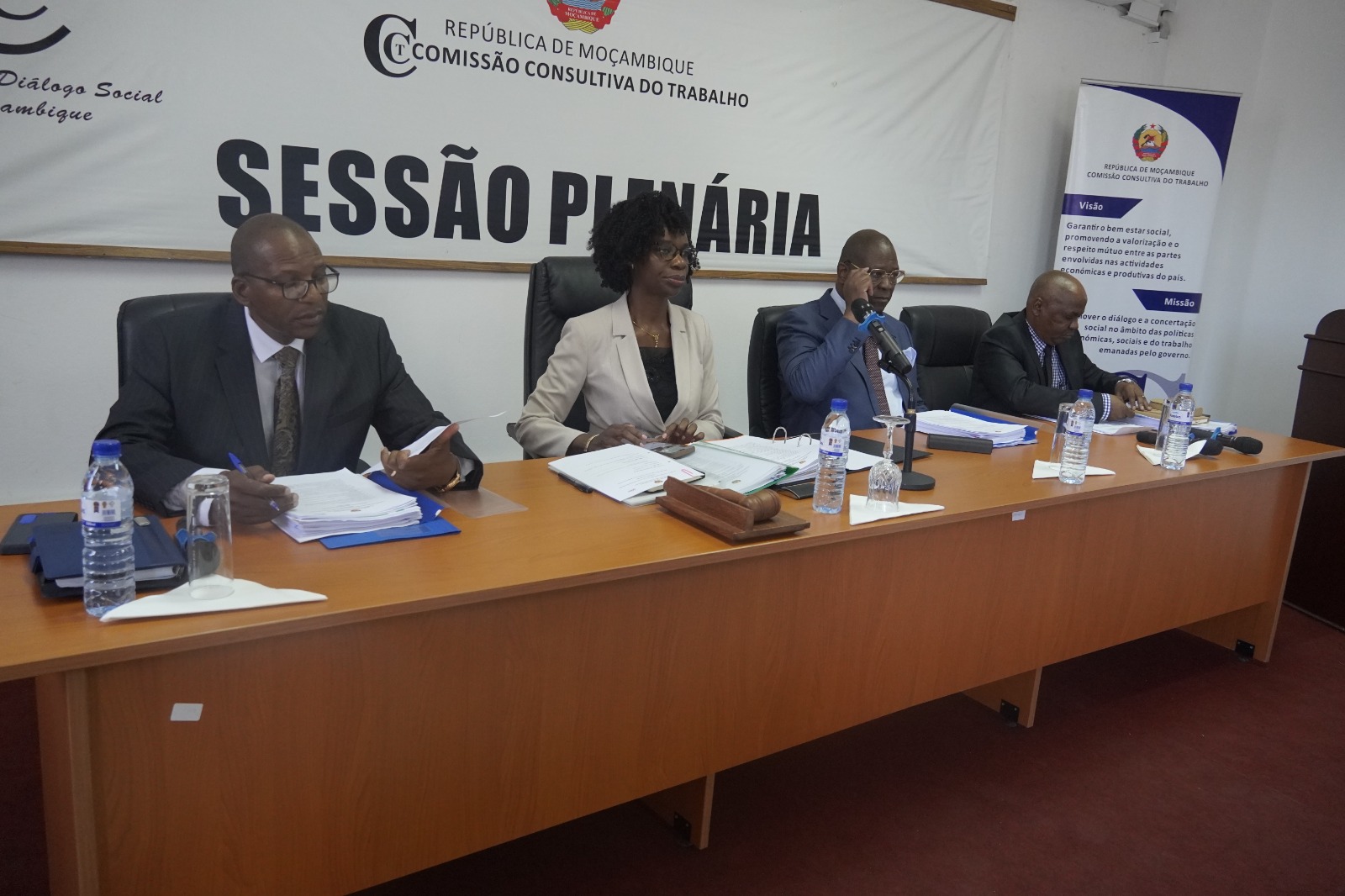 Comissão Consultiva do Trabalho em sessão plenária