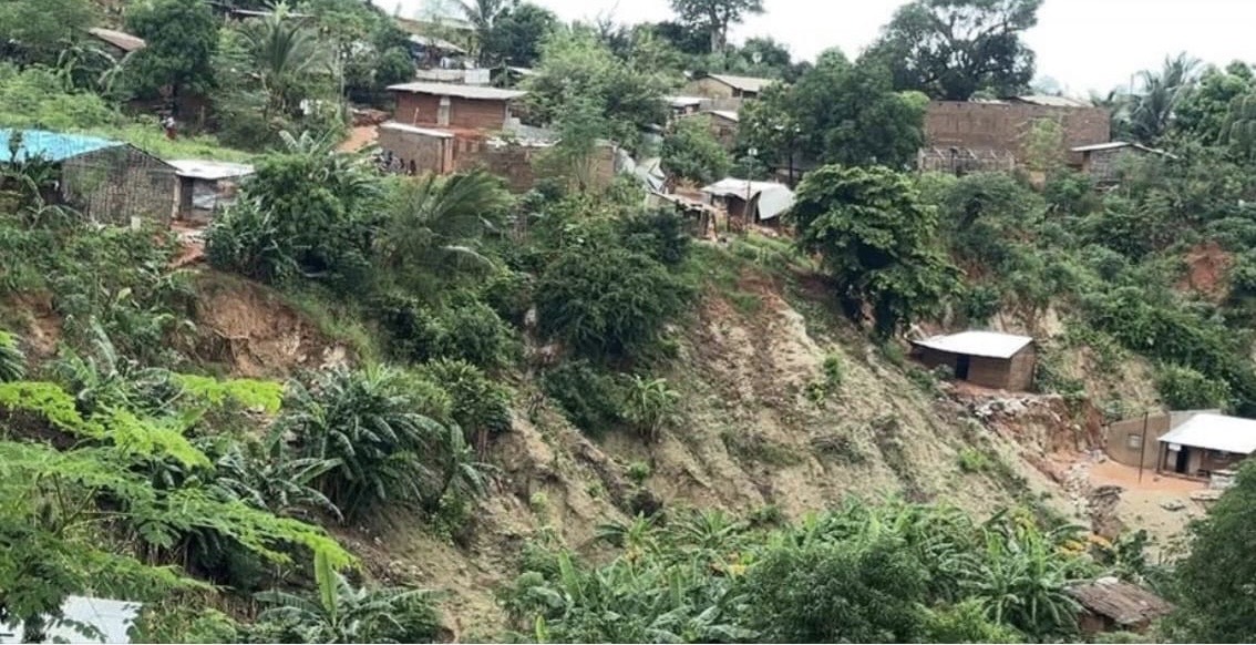 Deslizamento de terra mata mulher grávida, marido e filho