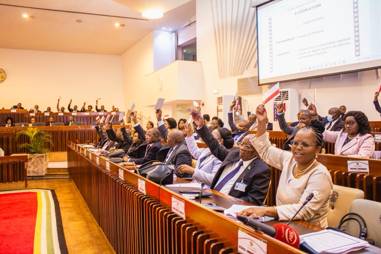 Parlamento aprova nova Lei para ordenar comércio e serviços no país