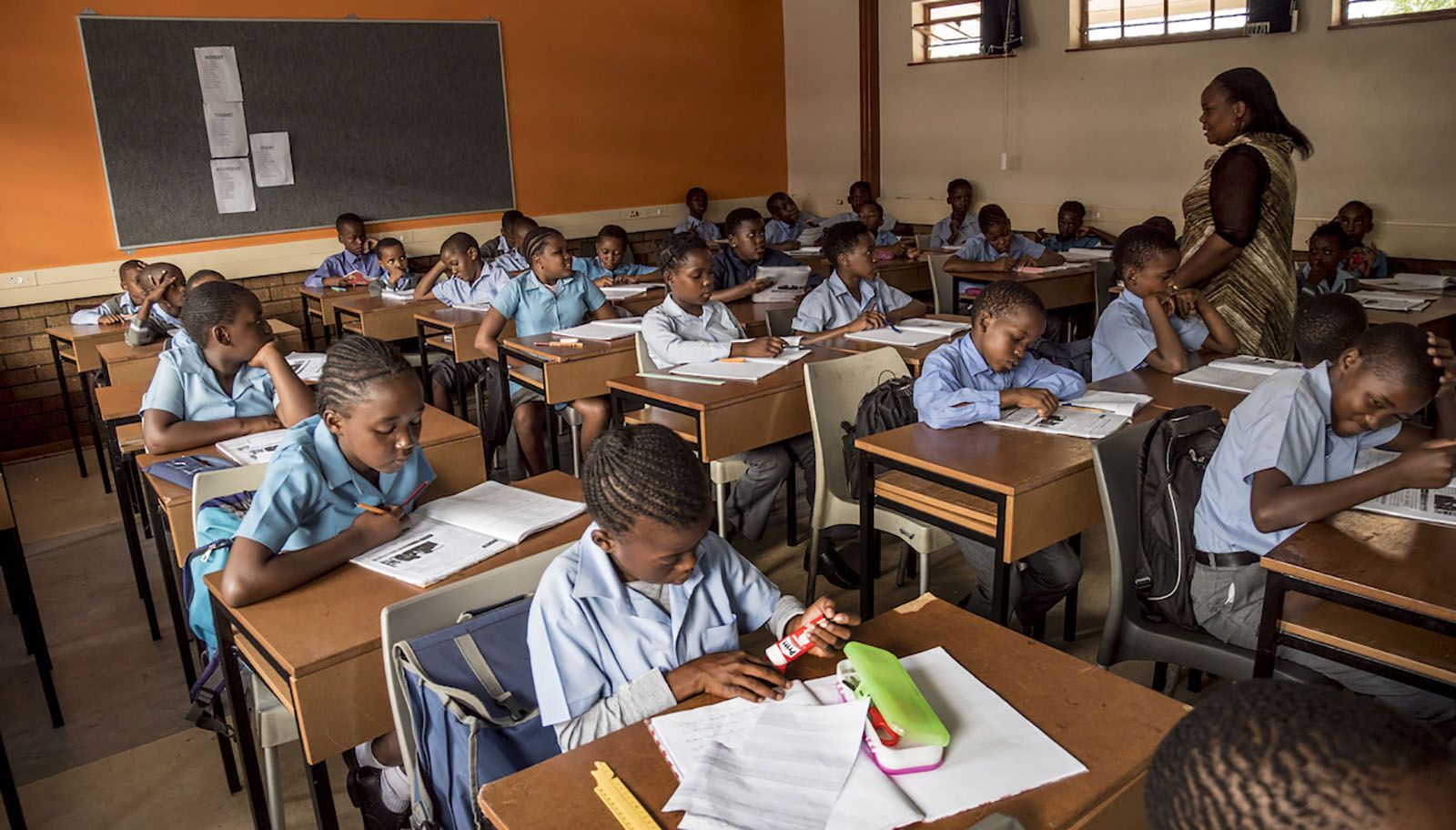 Governo anuncia construção de 19 mil obras nos sectores da educação e saúde