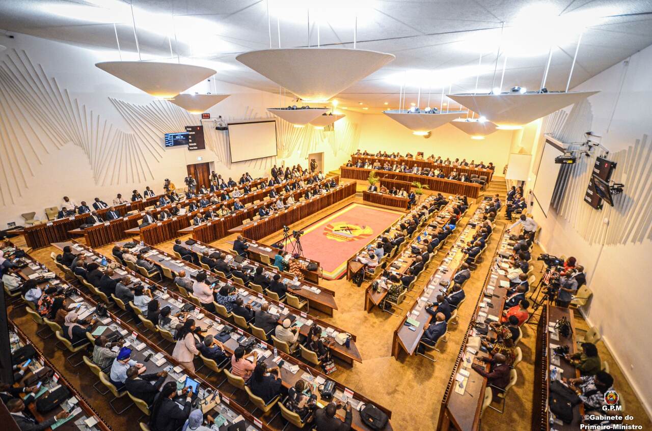 AR adia debate da proposta de revisão da Lei dos órgãos provinciais