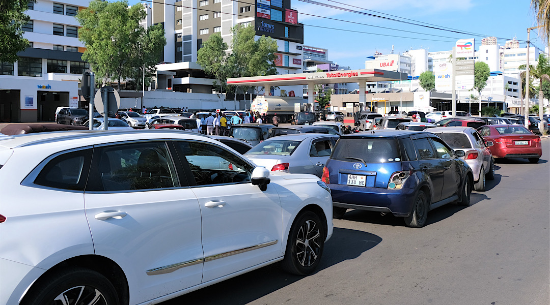 Filas longas marcam procura por combustível em Maputo