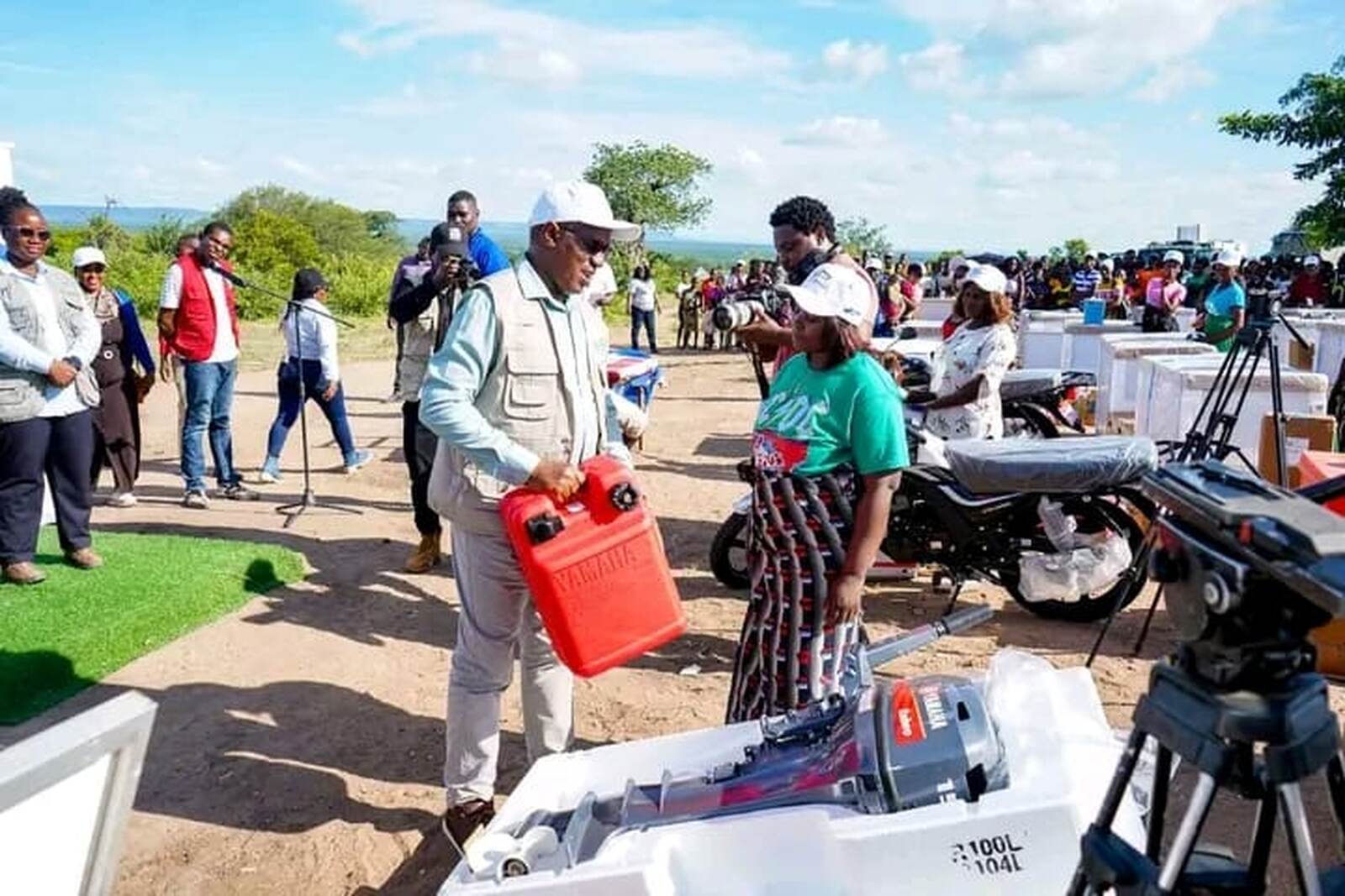 Mulheres pescadoras de Cahora Bassa e Mágoè beneficiam de kits do programa Mais Peixe Sustentável