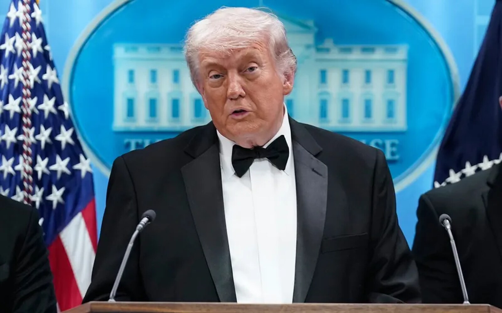 Trump pede a assessores que se preparem para longo bloqueio no estreito de Ormuz