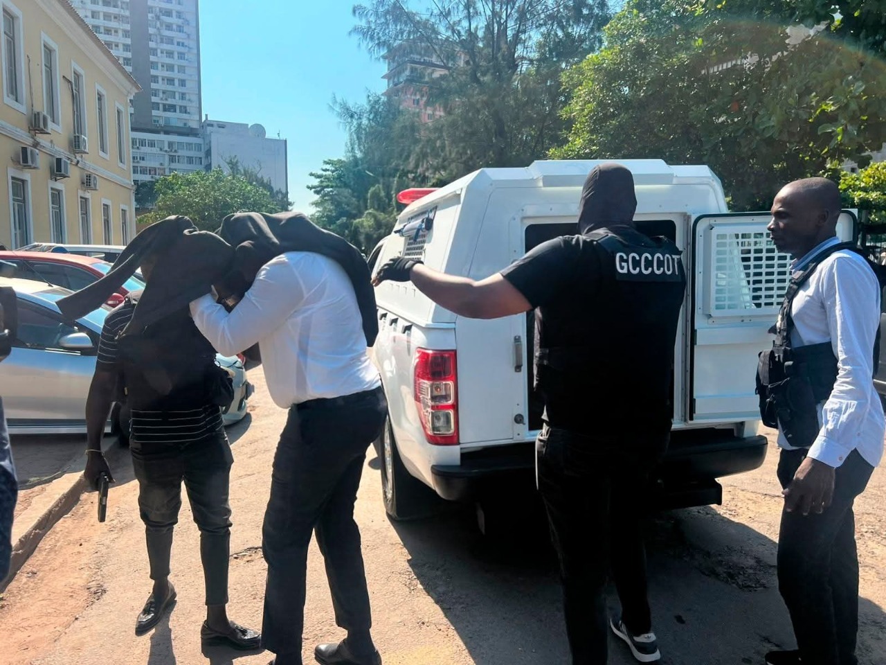Director do INSS apresentado ao tribunal após detenção por corrupção