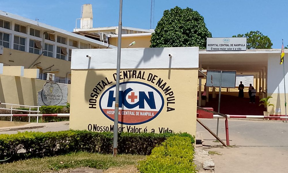 Médicos não residentes do Hospital Central adiam greve após o início das negociações