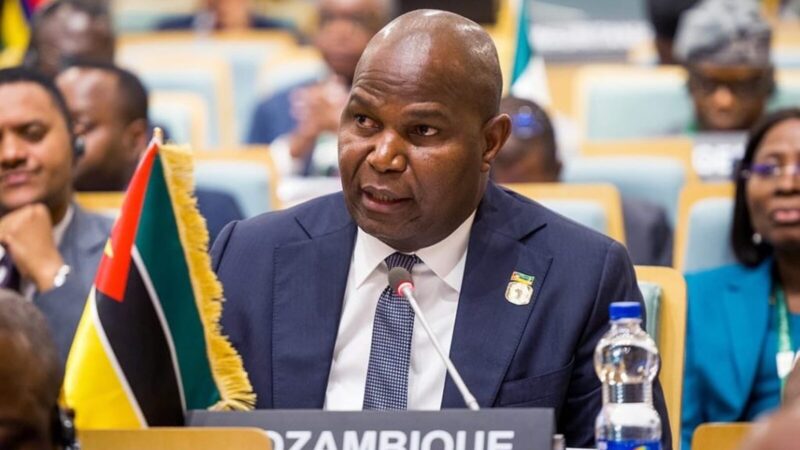 Chefe do Estado na Cimeira França-África