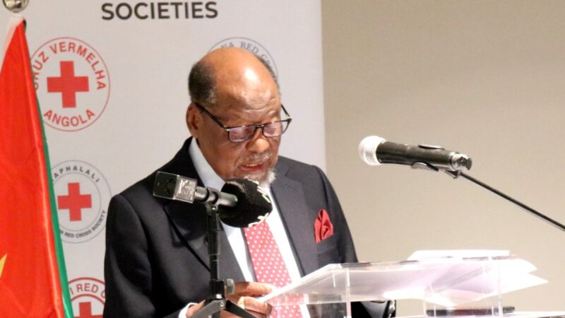 Chissano defende maior cooperação com a Cruz Vermelha face aos desafios globais