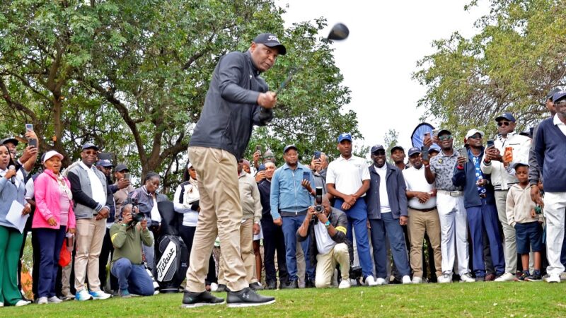 Futuro de turismo discutido com tacadas de golfe