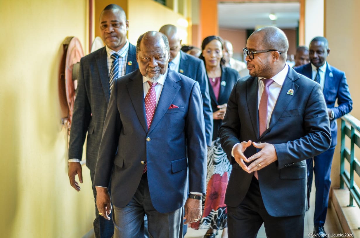 Chissano defende universidades mais próximas do povo