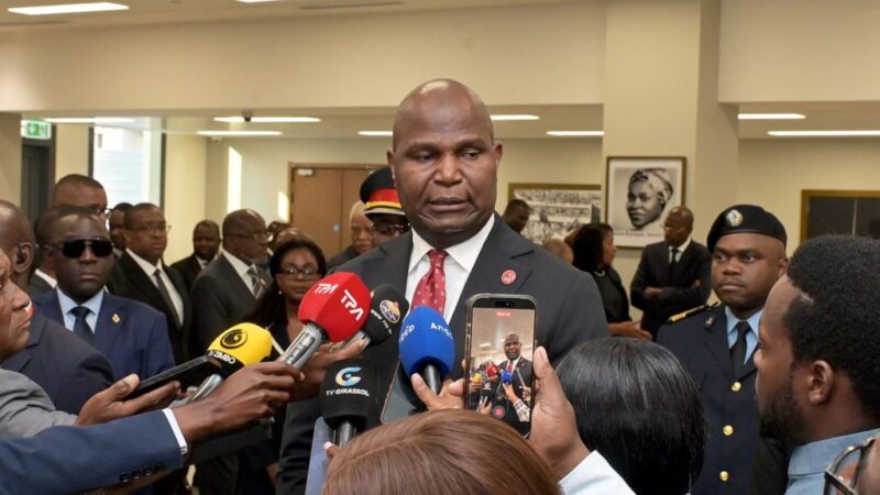 Chapo capta novos parceiros à margem da Cimeira de Luanda