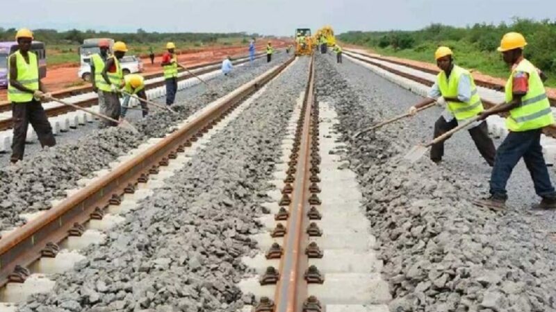 Interdita circulação de comboios na Linha de Goba
