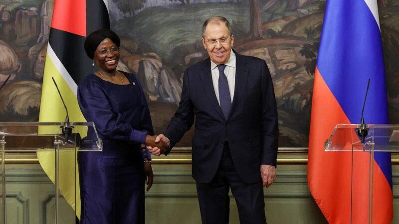 Maria Lucas reúne-se com Serguei Lavrov