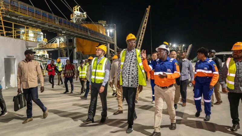 PR inaugura fábrica modernizada de cimentos em Nacala