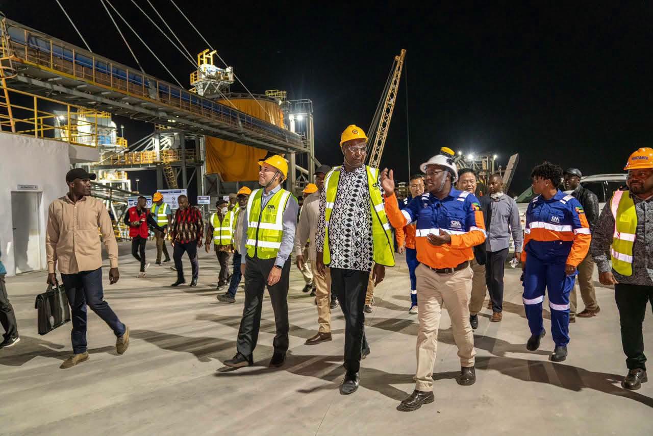 PR inaugura fábrica modernizada de cimentos em Nacala