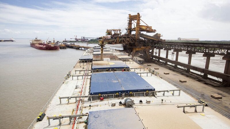 Minérios pesados retidos no Porto de Chongoene