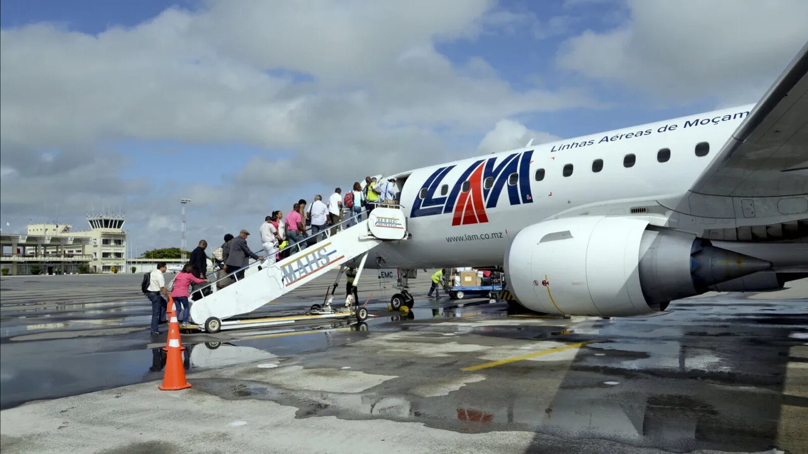 Nova aeronave da LAM para ligações domésticas já está na cidade da Beira a operar
