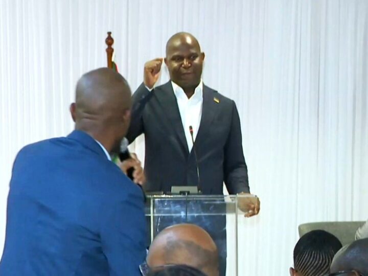 PR interage com comunidade moçambicana no Botswana