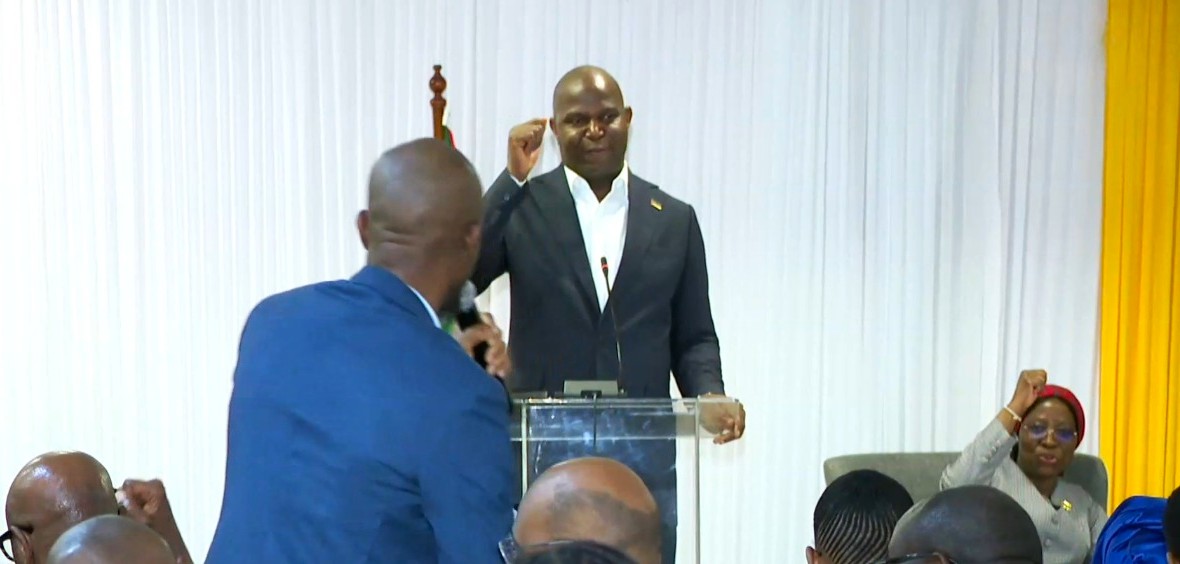 PR interage com comunidade moçambicana no Botswana