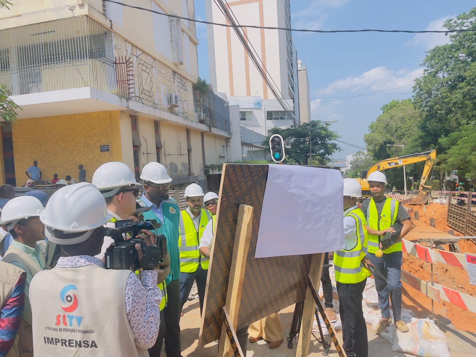 Manhique monitora obras de drenagem na capital do país