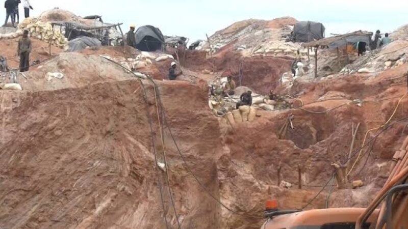 Seis mortos no desabamento da mina “Seis Carros”