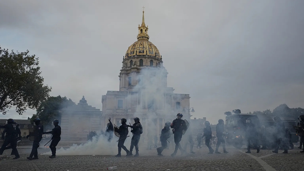 Euronews atacada por manifestantes em Paris