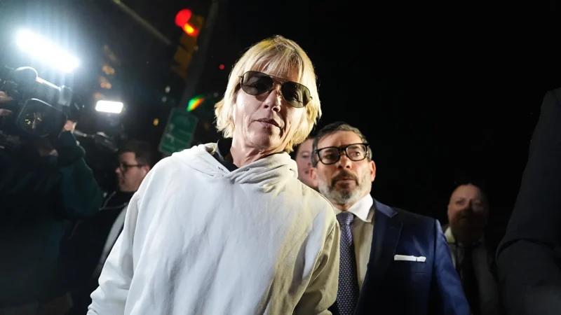 Actriz Selma Blair acusada de agredir tripulação num voo para Nova Iorque