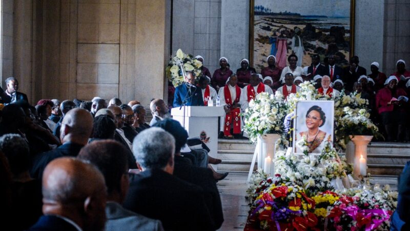 Emoção no adeus à Ana Rita Sithole