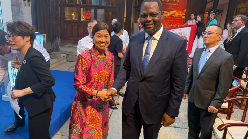 Rasaque Manhique procura na China novos investidores para KaTembe e KaNyaca