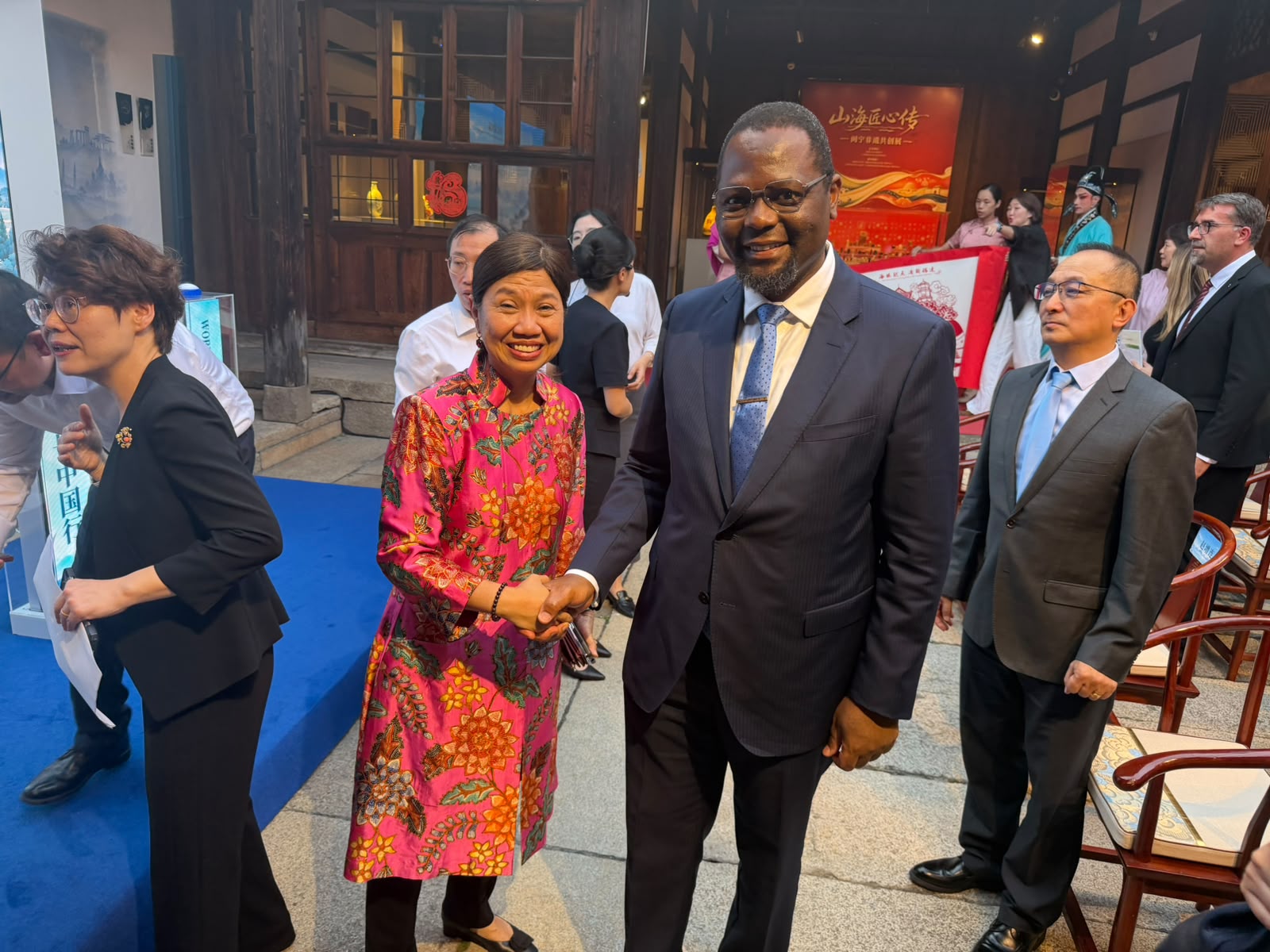 Rasaque Manhique procura na China novos investidores para KaTembe e KaNyaca