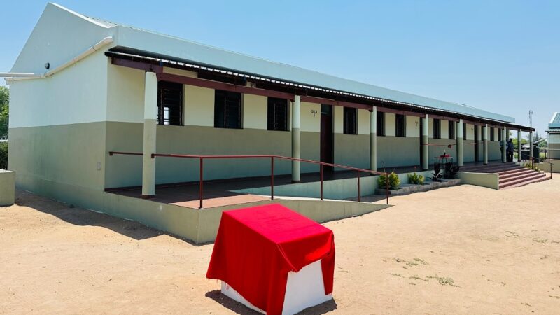 GAZA: 400 alunos deixam de estudar ao relento em Guijá