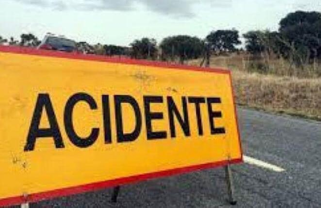 Camião tomba na N1 em Cumbana